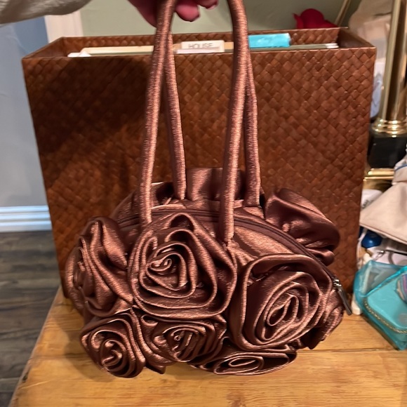Satin rosette purse - Picture 6 of 7